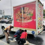 ให้การช่วยเหลือ รถยนต์ยางแตก